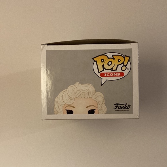 MARILYN MONROE POP FIGURE - Picture 6 of 6